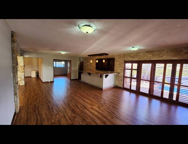6 BEDROOM FREESTANDING FOR SALE IN BERGSIG